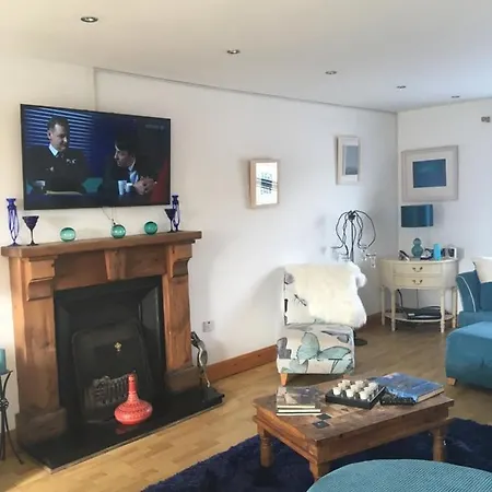 1 The Lawn Holiday home Castletownshend