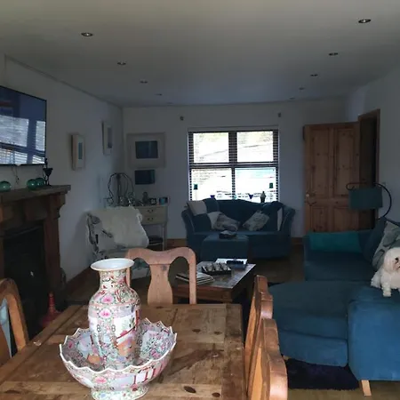 1 The Lawn Holiday home Castletownshend